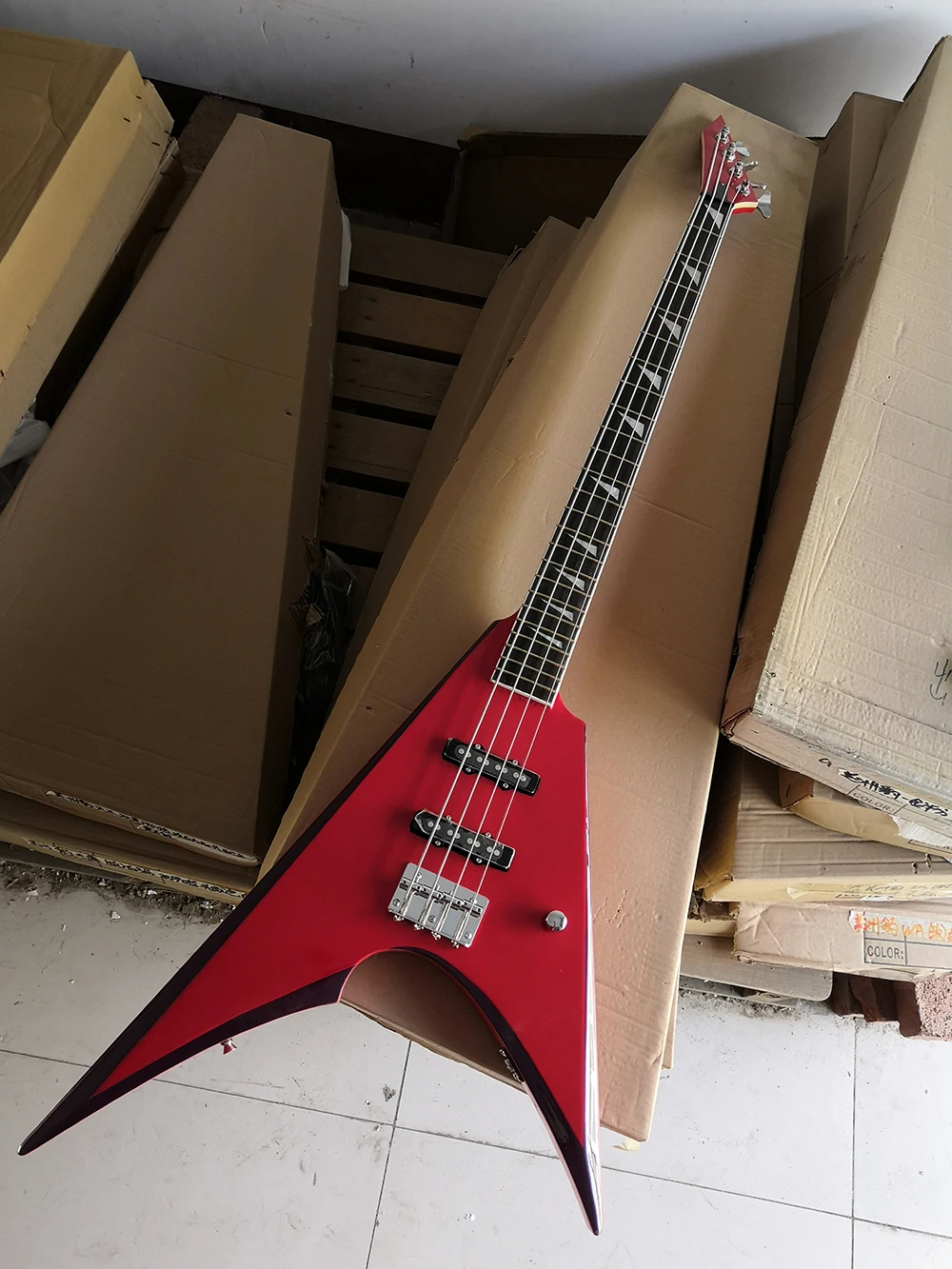 4 Strings Red V Shaped Electric Bass Guitar with Rosewood Fretboard,24 Frets