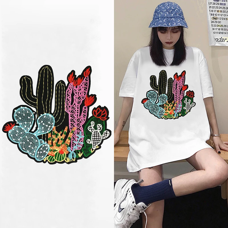 2 Pcs Fashion Embroidered Cactus Iron-on PatchesJacket Sticker Applique DIY Apparel Badges for handbagclothesAccessory