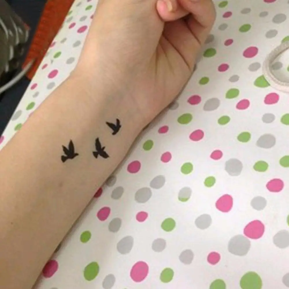 

Female Fashion Birds Fly Temporary Waterproof Tattoo Sticker Body Art Decal Waist Waterproof Colorful Temporary Tattoo Sticker N