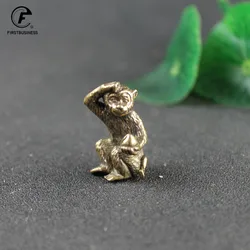 Antique Mini Solid Monkey Holding Peach Figurines Miniatures Tea Pet Ornaments Copper Zodiac Animal Statue Table Decorations