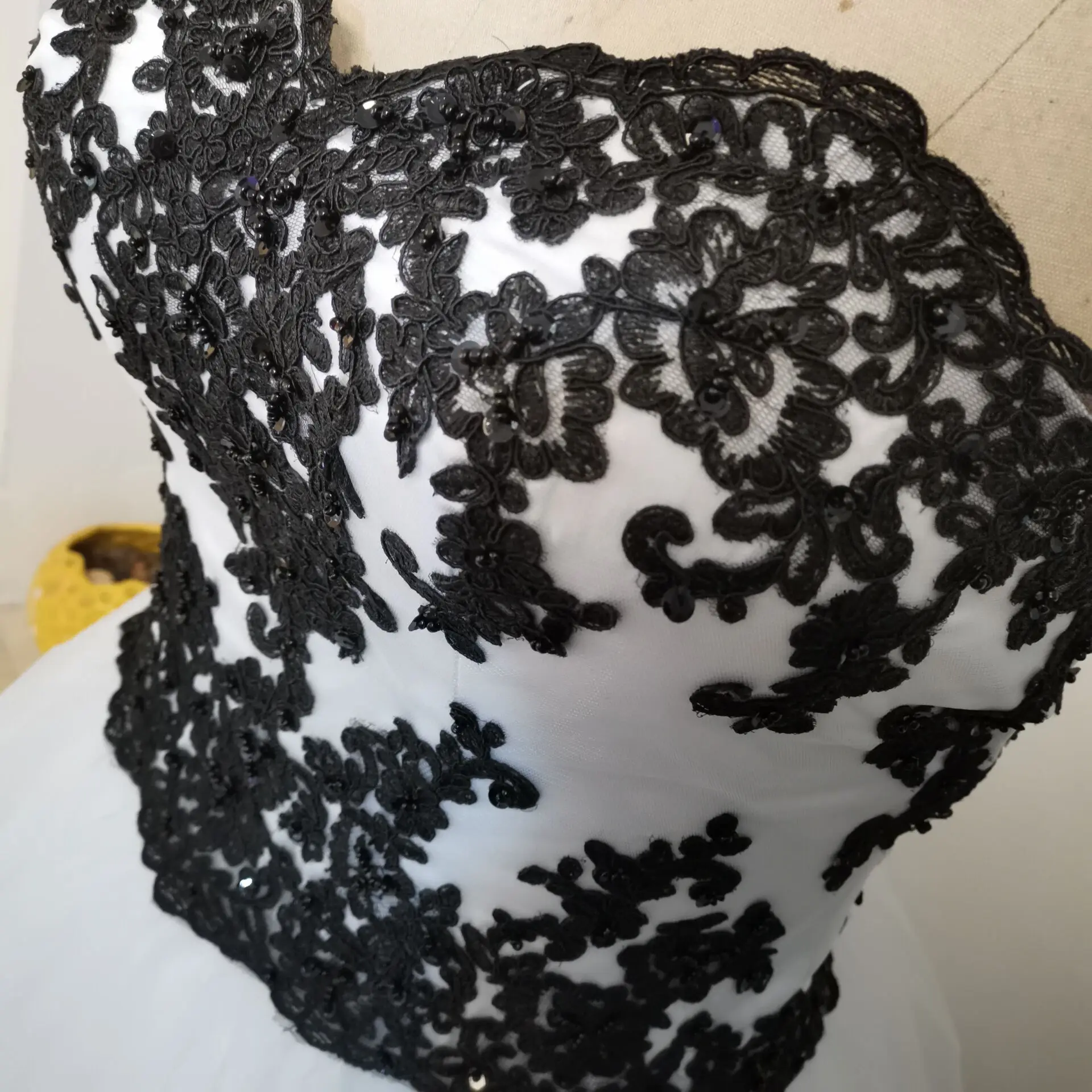 Customized Cheap Ball Gown Wedding Dresses Black And White Embroidery Tulle Corset Women Princess Bridal Gowns Sweet 16 Dresses image 2