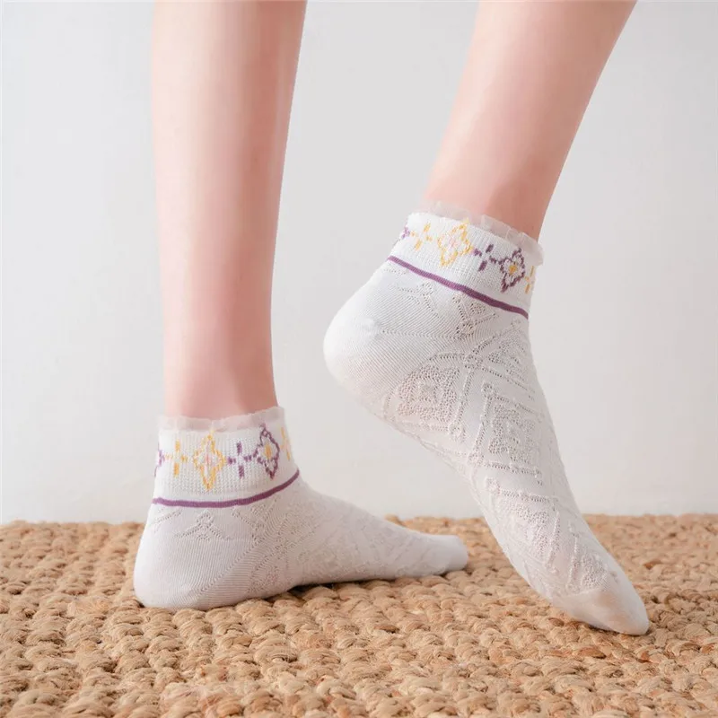 Spring And Summer Women Fashion Cotton Short Heel Mesh Socks Cute Breathable Shallow Mouth Small Flowers Lace Boat Socks  Female