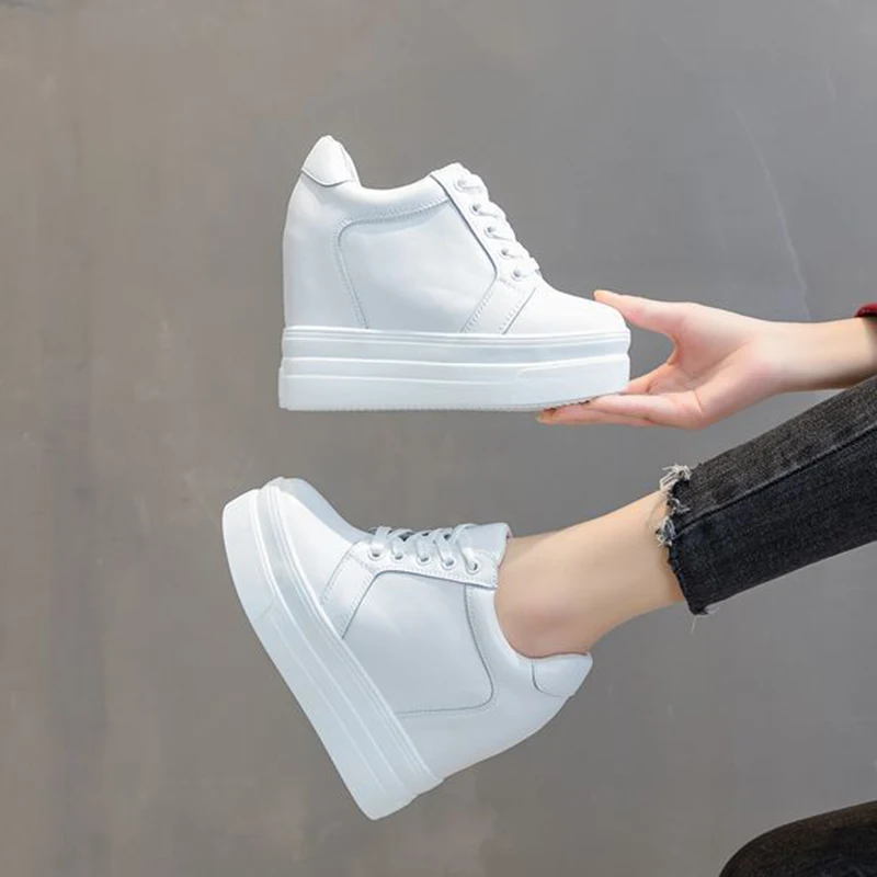 Sneakers robuste da donna scarpe Casual da donna in pelle crosta Sneakers nere bianche 2021 primavera autunno tacco nascosto donna scarpe robuste