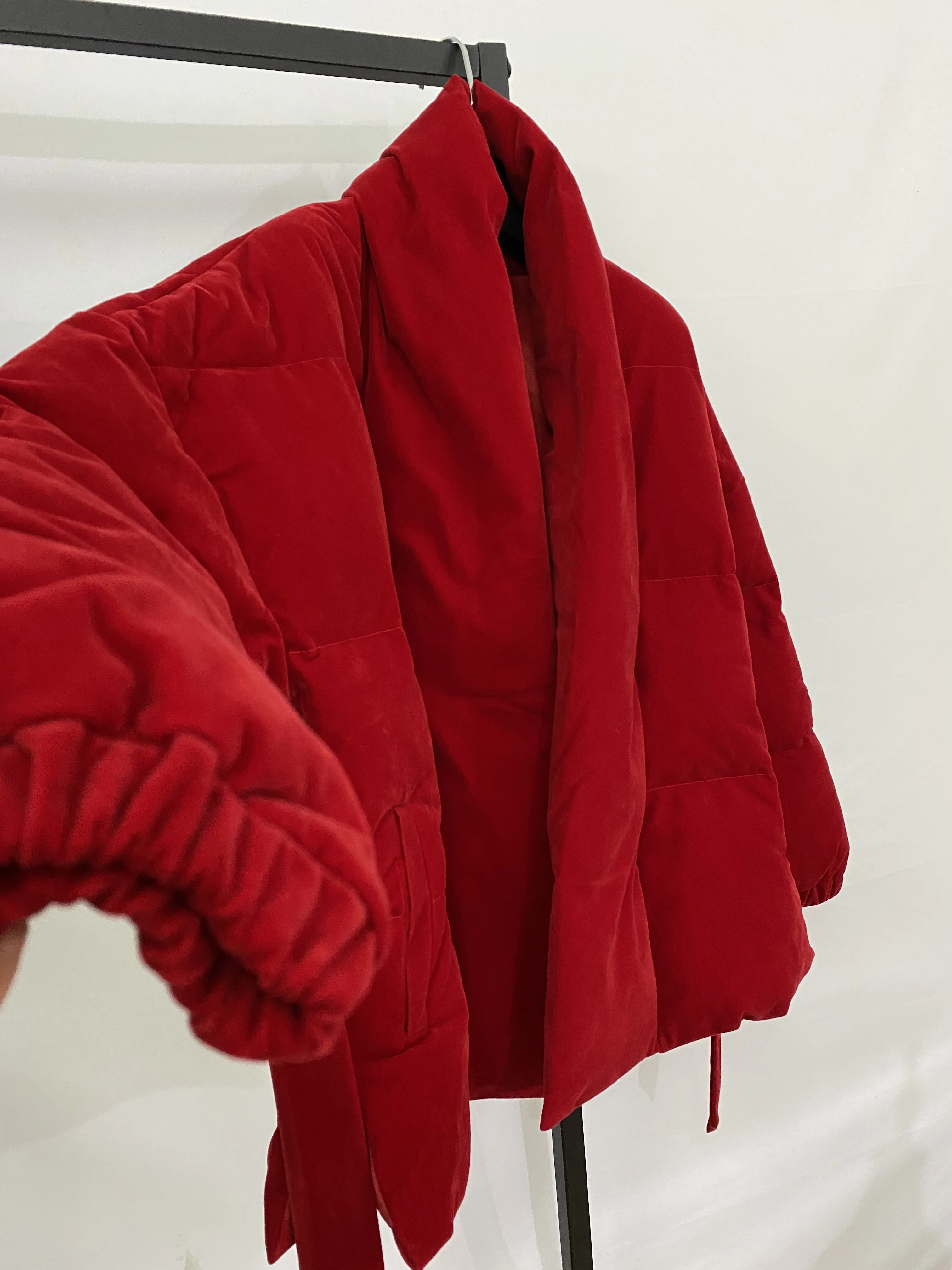 Casaco de inverno feminino com cinto de algodão grosso quente acolchoado parkas jaqueta de veludo vermelho manga longa curta casual para baixo