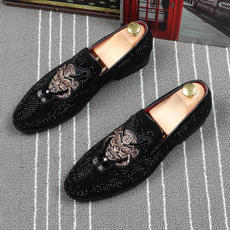 CuddlyIIPanda Men Fashion Casual Loafers Spring Summer Autumn Men Velvet Male Embroidery Note Party Dress Stage Shoes