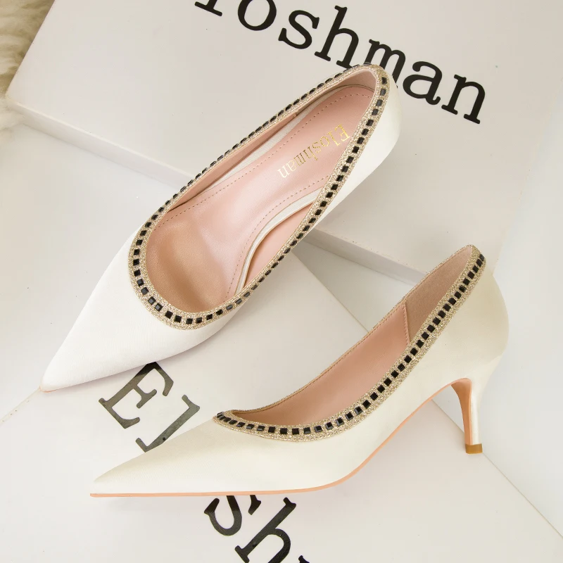 2026 Spring Crystal Women's Wedding Shoes Show Thin Pointed Toe Women Pumps Solid Silk Shallow Fashion High Heels