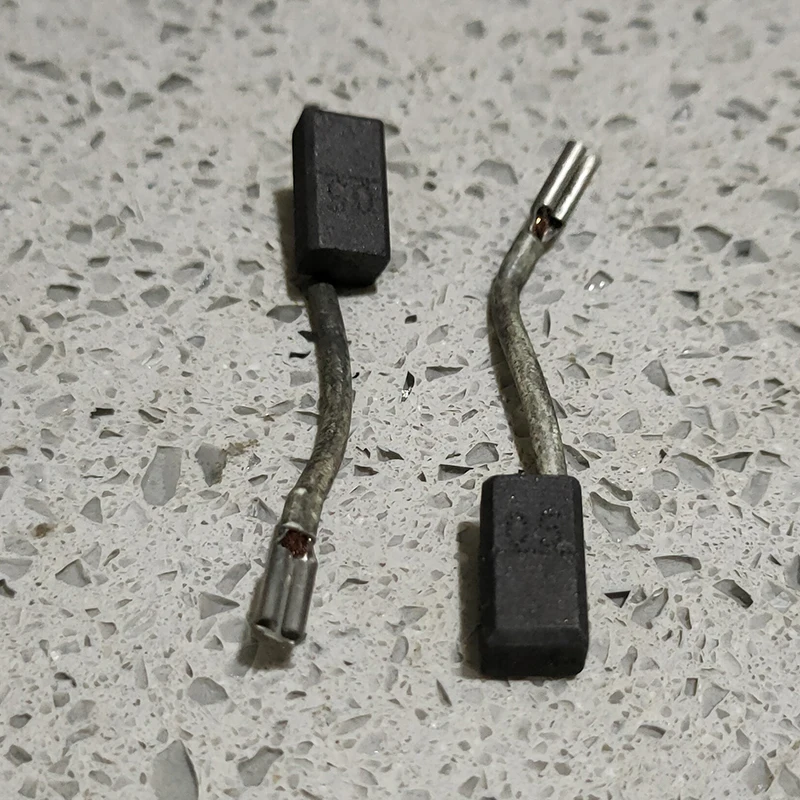 Sikat Karbon G13SS2 Cocok untuk Hitachi G13SS2 G13SE4 G10SR4 G10SS2 Sikat Gerinda Sudut dan Aksesori 7.4Mm * 6.5Mm * 14Mm