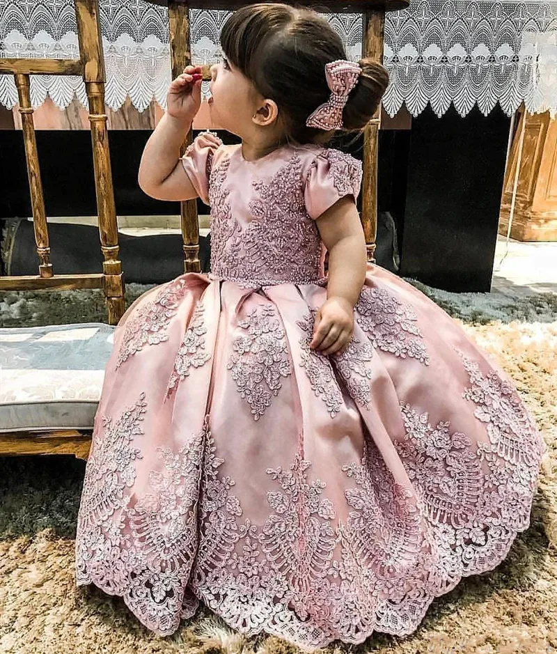 Lovely Toddler First Birthday Party Gowns Lace Beading Holy First Communion Gowns Short Sleeves Kids Flower Girl Dresses