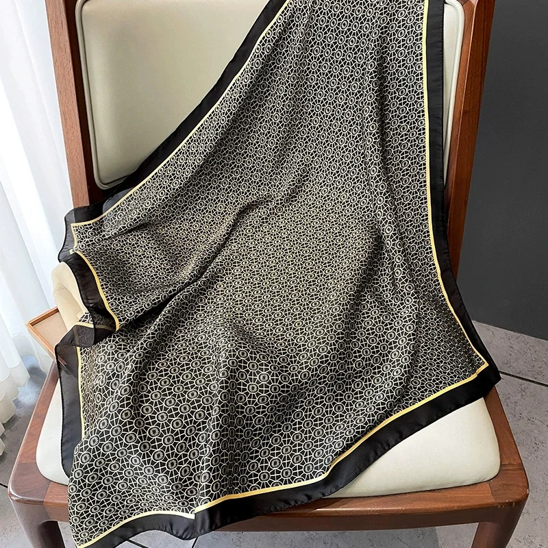 แฟชั่นพิมพ์ครีมกันแดดผ้าพันคอผ้าไหม Four Seasons Luxury Kerchief ยอดนิยม 70X70CM Square Headcloth เกาหลีสไตล์ใหม่ผ้าคลุมไหล่ชายหาด