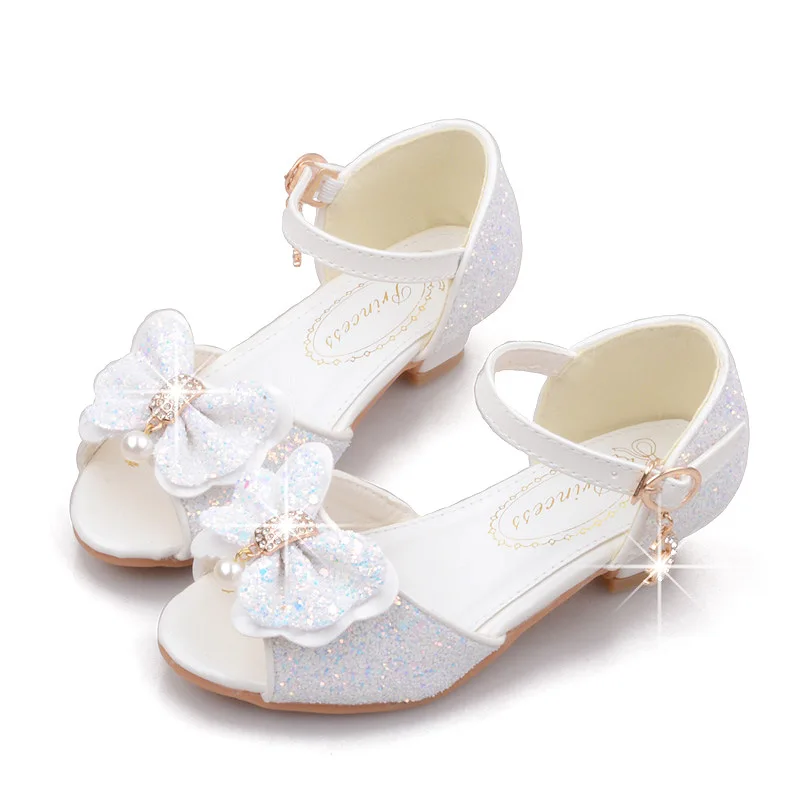 Scarpe da principessa per ragazze tacchi alti per bambini lucidi scarpe da spettacolo in pelle bianche nuove ragazze estive Bowtie Paillette Performance Sandals