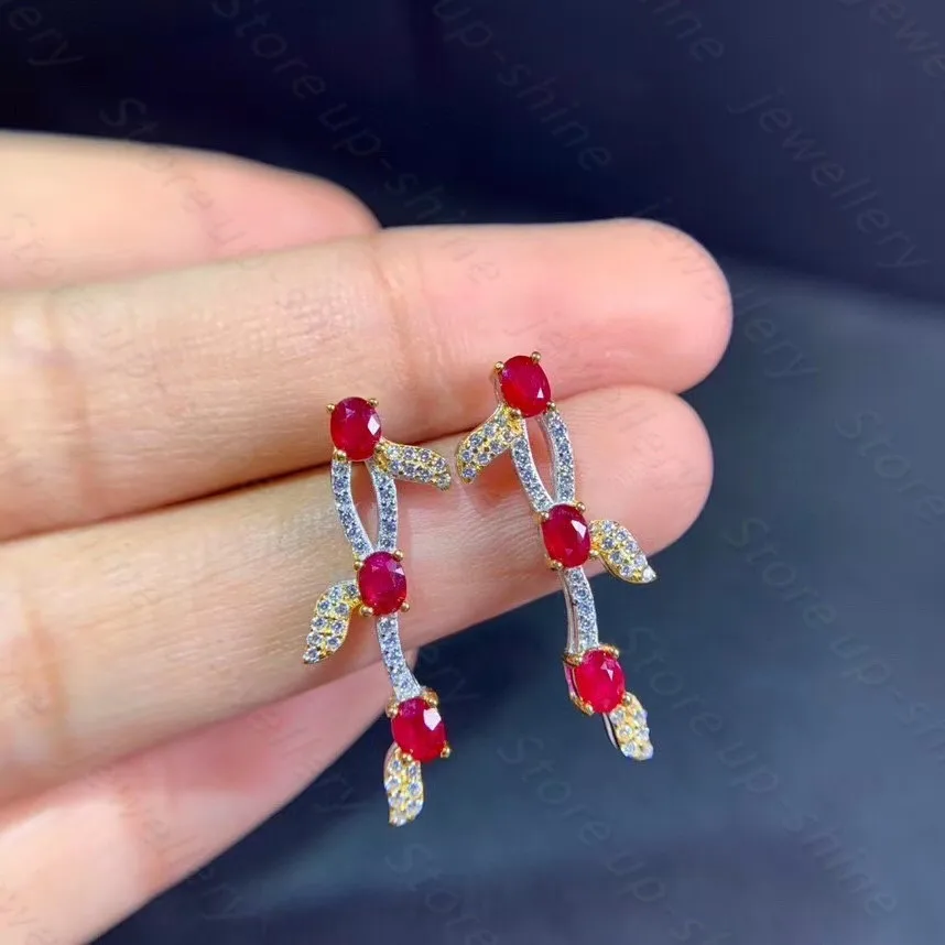 

The new natural ruby earrings 925 silver ladies earrings are of superb quality and luxurious atmosphere