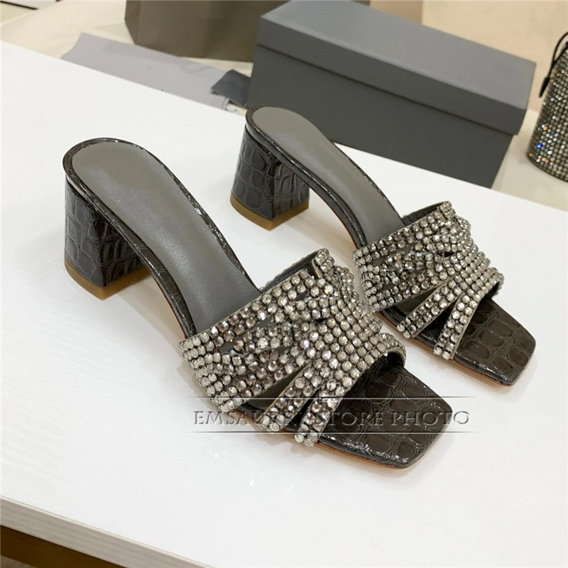 Luksusowe Rhinestone Fretwork sandały damskie letnie kwadratowe z wystającym palcem prawdziwe skórzane kopyto pięty Slingbacks Party Shoes Woman