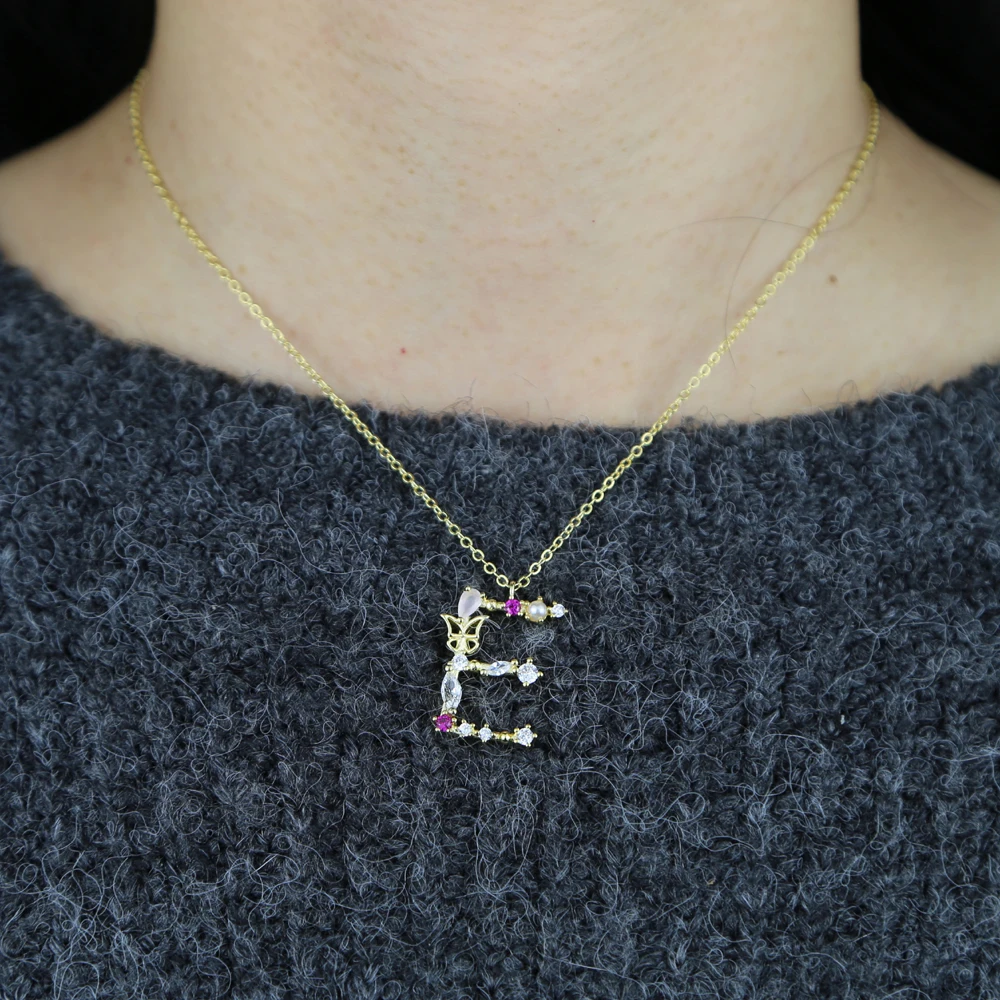 ربيع جديد ملون حجر اللؤلؤ تشيكوسلوفاكيا فراشة محفورة 26 الأولي الذهب اللون اسم الأبجدية رسالة قلادة قلادة #5