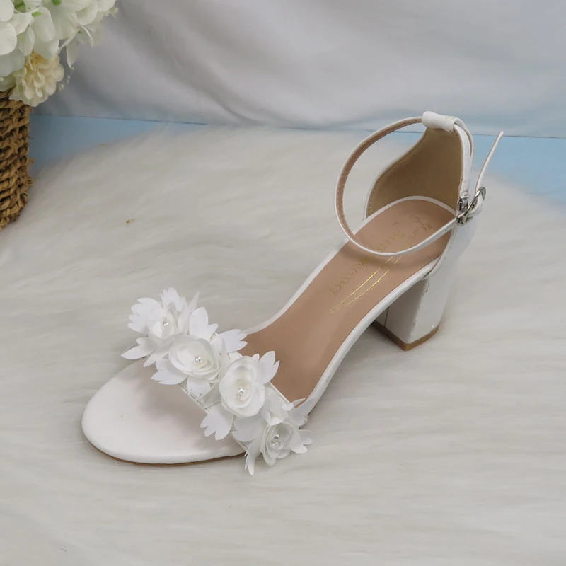 2021The New BaoYaFang Fashionable and sweet white lace flower sandals with one button bridesmaid dress shoes