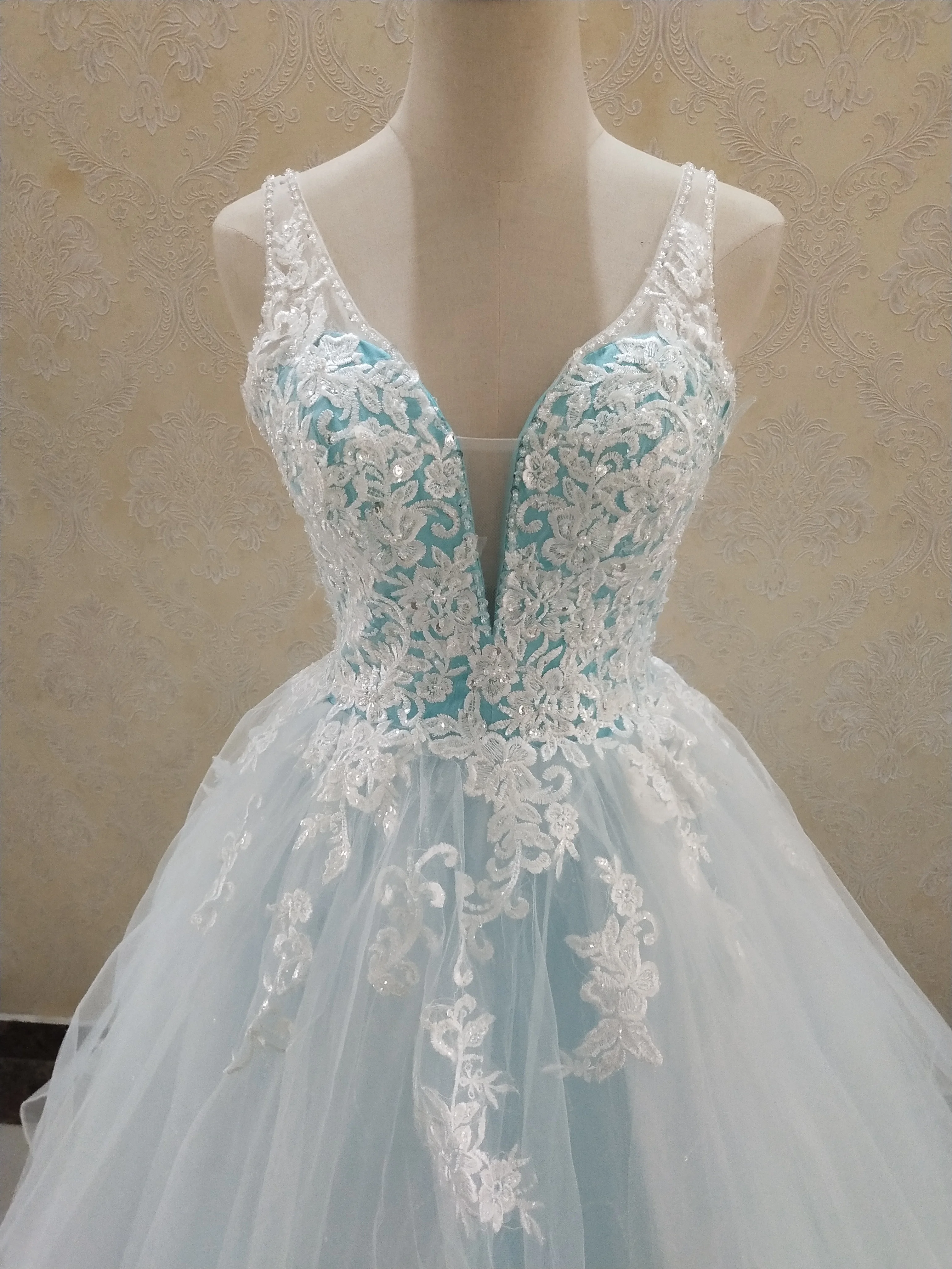 ZJ9204 Customized Elegant A-Line Sweetheart  Tulle Wedding Dress See-through Back Appliques Lace Bridal Gowns For Women