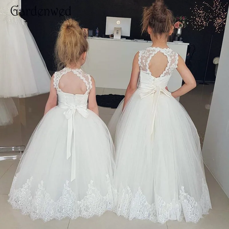 

Lovely Lace Flower Girls Dresses Jewel Neck Buttons Back Kids Party Gowns Sweep Train Kids Dress 2021