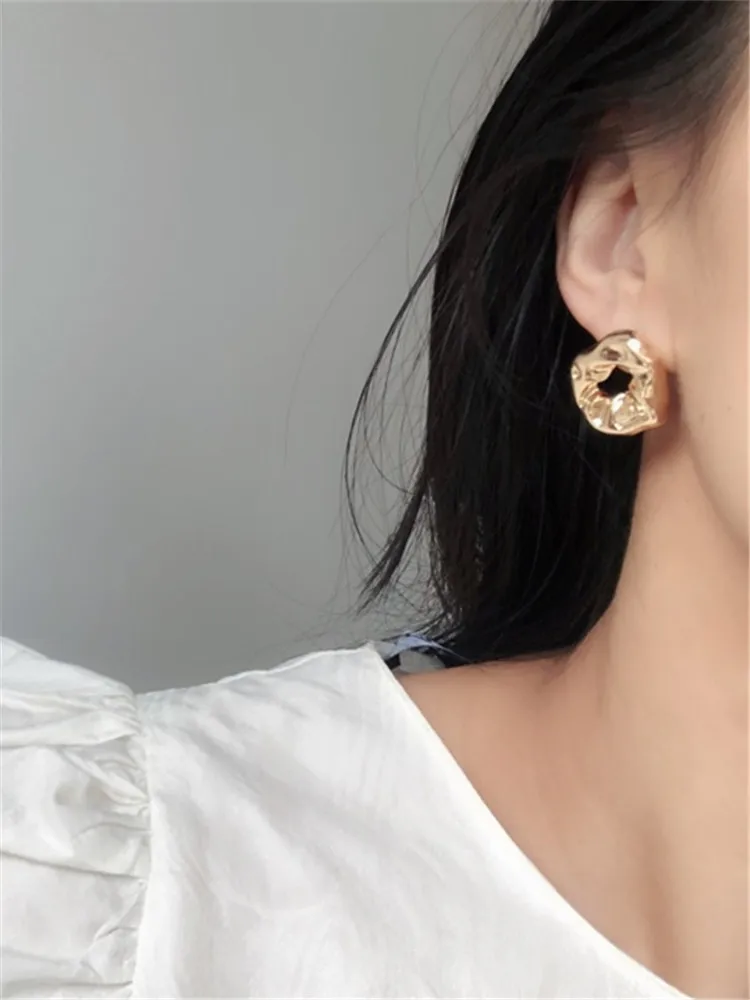 Kshmir-pendientes de metal brillante para mujer, aretes con textura plisada trenzada, irregular y geométrica, joyería a la moda
