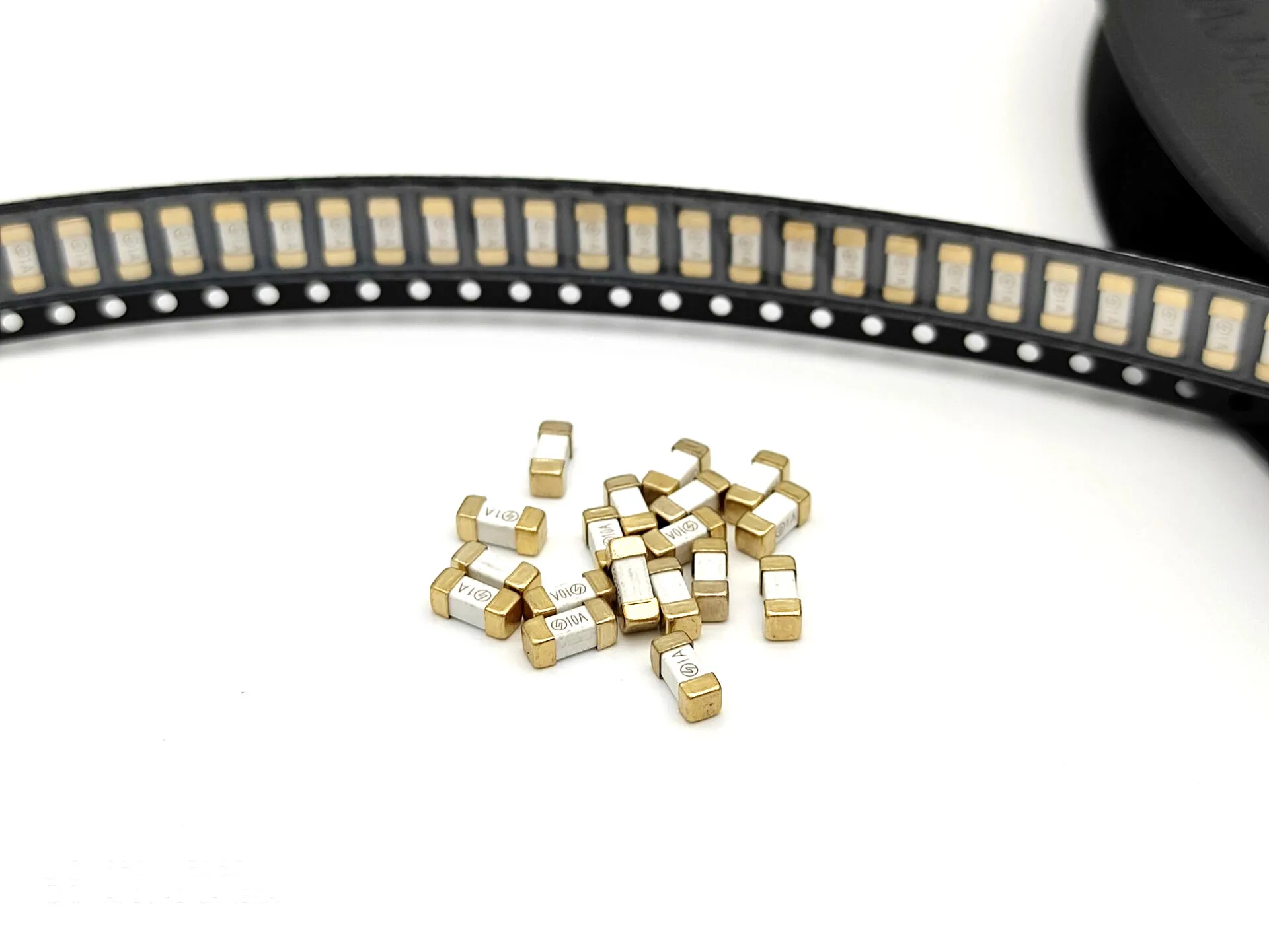 Złoty SMD ceramika cios bezpiecznik 1808 2410 6125 125V 250V AC 0451 0.5A 500mA 1A 1.5A 2A 3A 3.15A 4A 5A 6.3A 8A 10A 15A bardzo szybkiego