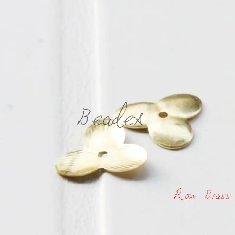 40 Pieces Raw Brass Center Hole Flower Disc - 14.5x13.5mm (2026C)