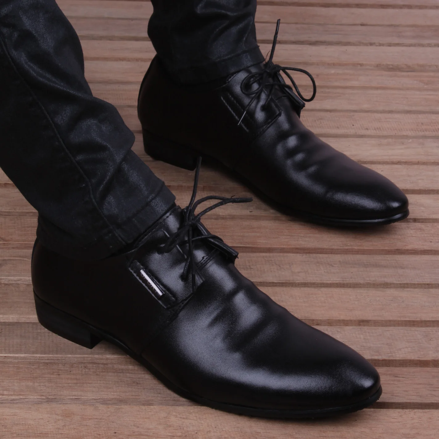 Genuine Leather Men Shoes Fashion Formal Dress Shoes Breathable Casual Business Shoes Men Black Pointed Toe Office Wedding Shoes