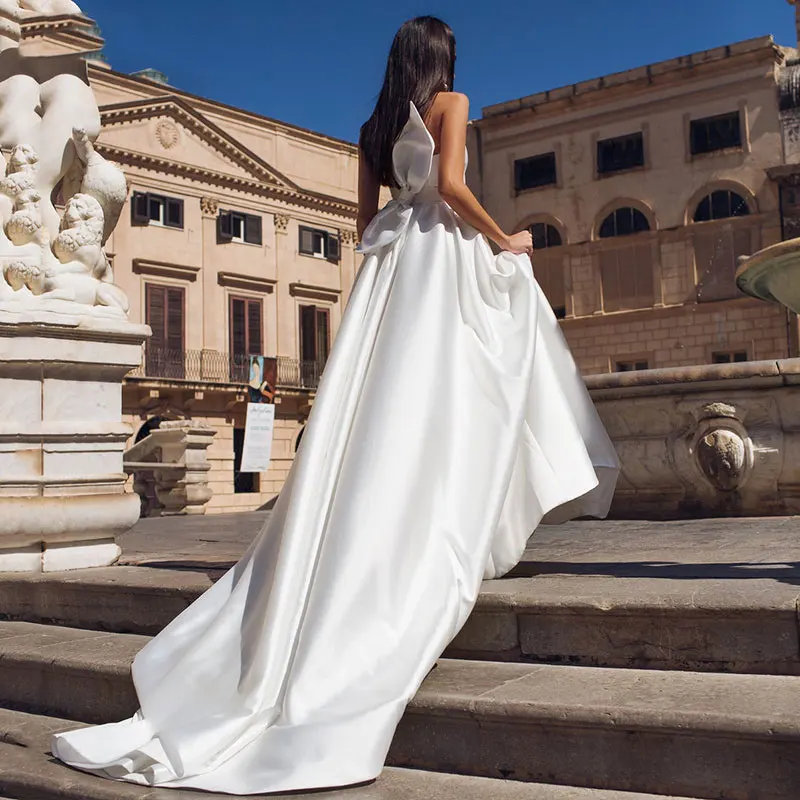 Elegante zachte satijnen A-lijn trouwjurk strapless eenvoudige bruidsjurken met grote strikken Robe De Mariee bruidsjurken op maat gemaakt