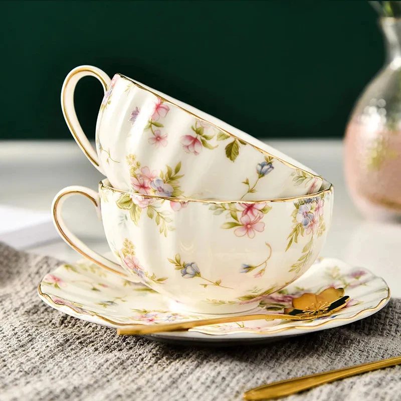 Ldyllic Flowers Tea Set Ceramic Coffee Cup Suit British Style High-Grade Bone China Golden edge Tea Cup And Saucer With A Spoon