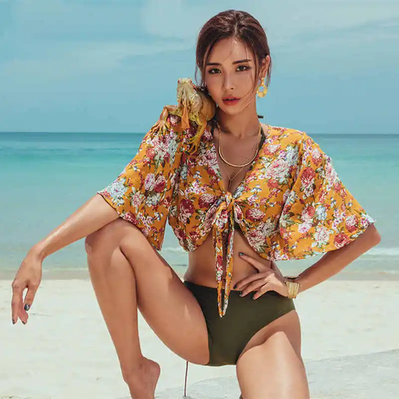 2021 New Korean Version Of The Retro Print Halter Neck Low-Cut Fold Decoration Backless High-Waist Bikini Three-Piece Swimsuit