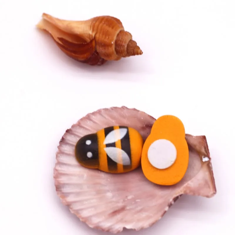 18*25mm Big Yellow Bee with Glue Wood Figurines Handicrafts Refrigerator Wall Decorate DIY Wedding Party Festival Supplies 20pcs