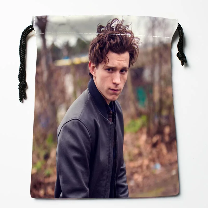 New Tom Holland Drawstring Bags Dust-Proof Fashion Print Storage Bags Boys Girls Birthday Gift Bag Size 18X22cm