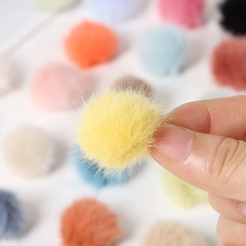 25mm Faux Pompon z futra królika 2.5cm DIY Pompon rzemieślniczy dostarcza puszyste pompony w breloczkach jako biżuteria kolczyki DIY pompony 10 sztuk