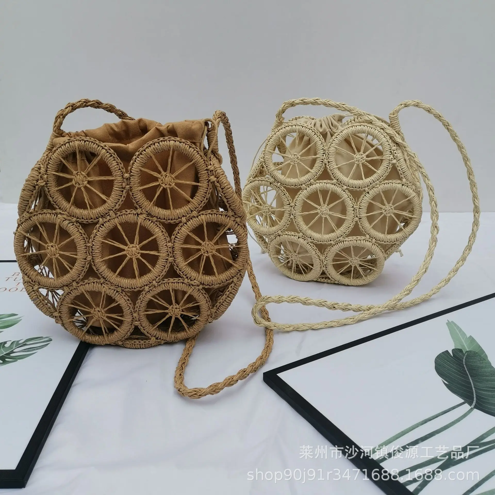 Рисунок 2 - Креативные круглые плетеные сумки из ротанга