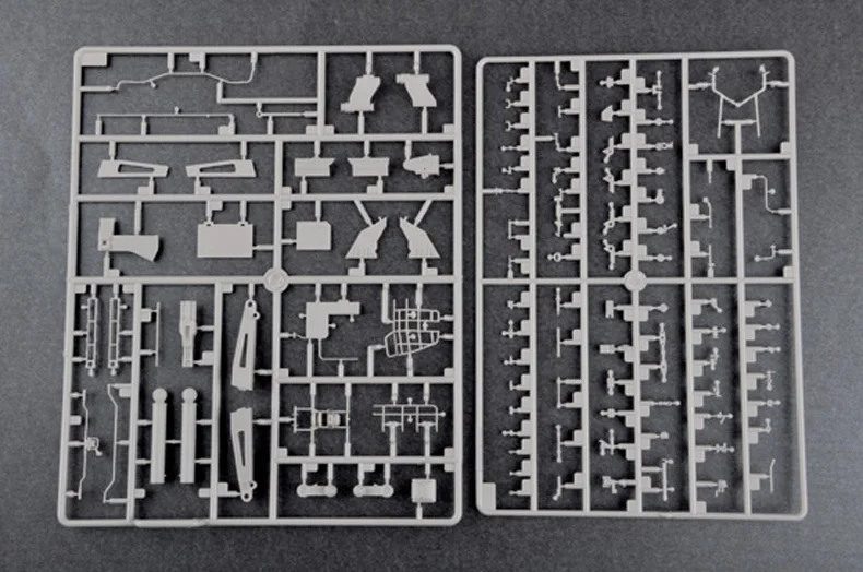 Trumpeter 05592 Sowjetische 2S7M selbstfahrende Pistole im Maßstab 1:35 SPG, militärisches Kunststoff-Montagespielzeug, handgefertigtes Modellbausatz