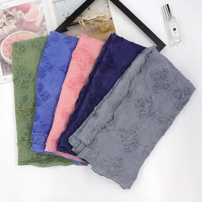 

2019 Autumn Cotton Wrinkle Flower Scarves Shawls Women Soft Muslim Crumple Crinkle Scarf Solid Color Hijab 4 Color Free Shipping