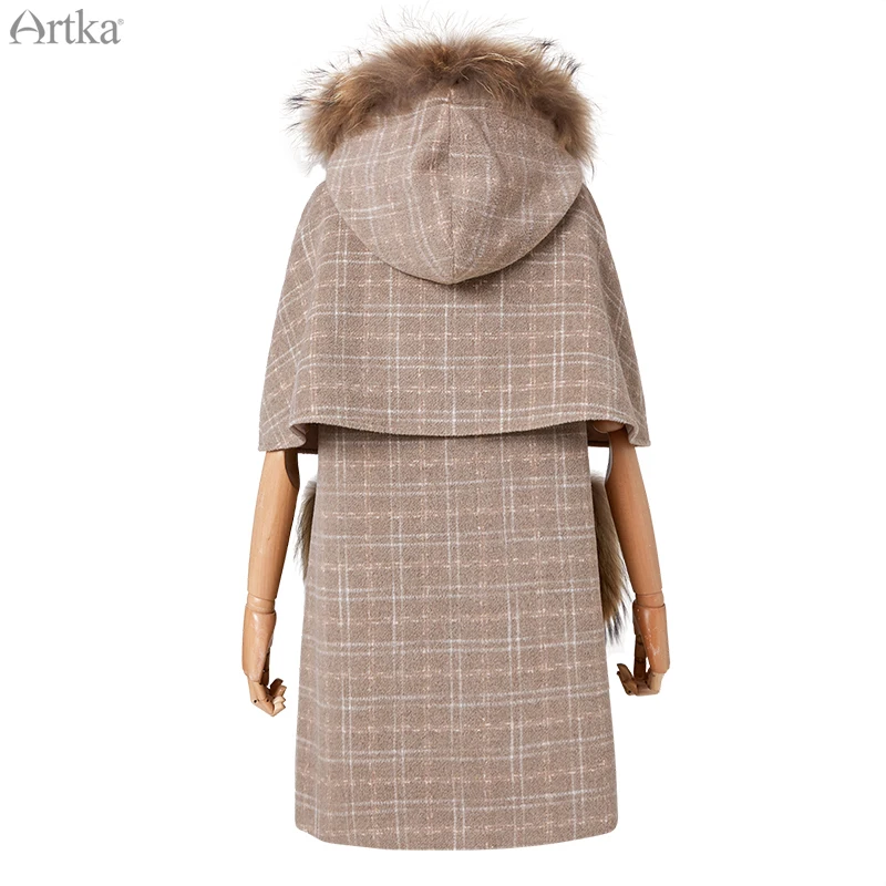 ARTKA 2019 Winter New Women Woolen Coat Retro Plaid Raccoon Fur Hooded Woolen Outwear Detachable Fur Cloak Woolen Coats WA10299D