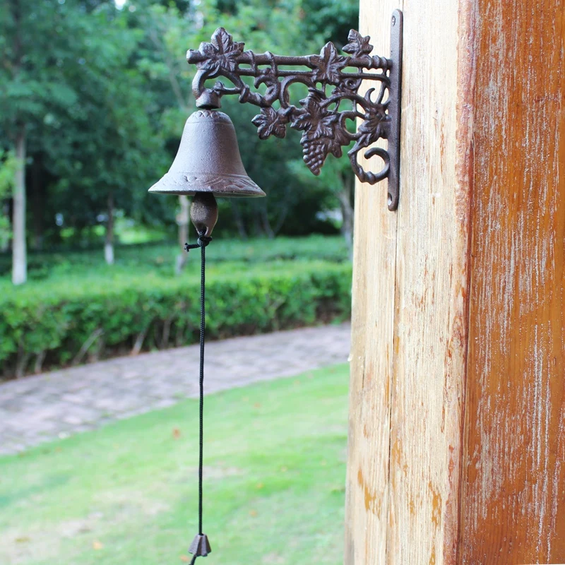 Cast Iron Wall Mounted Hand Cranking Bell Europeam Vintage Handmade Garden Decor Rustic Iron Welcome Door Bell room decoration
