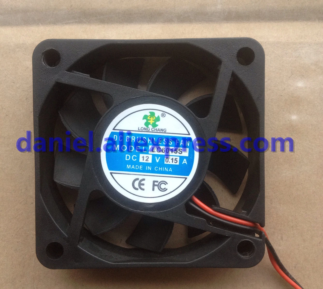 

LONG CHANG LC6015S 12V 14V 0.15A 60*60*15MM 2-wire cooling fan