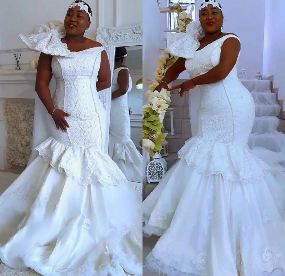 

Plus Size Mermaid Wedding Dresses Off Shoulder Lace Applique Beading Bridal Gowns Tiered Ruffles Backless Wedding Dress