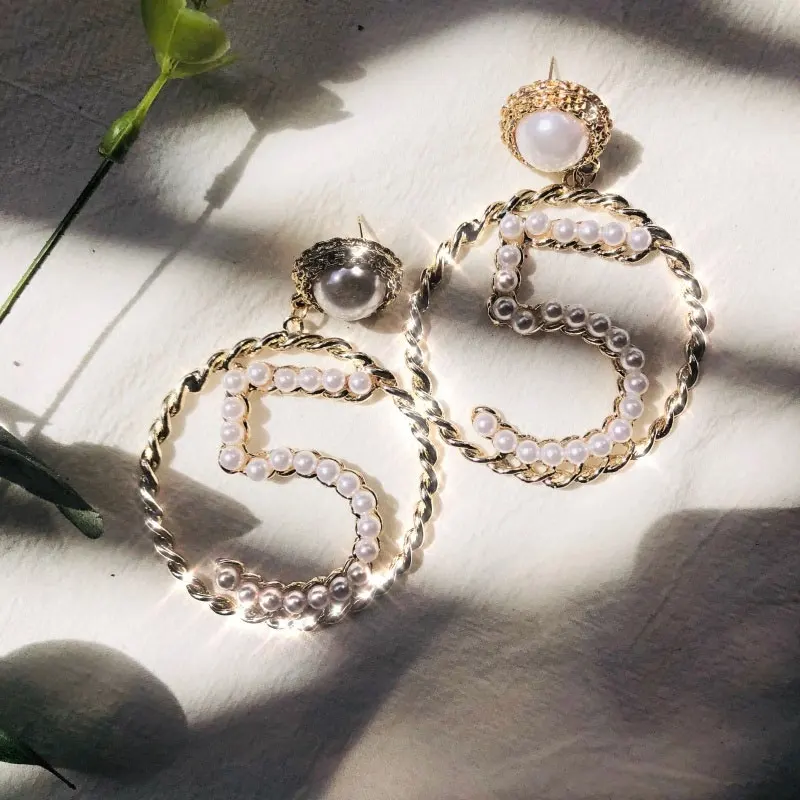 exaggerated temperament metal braided hollow ring earrings number 5 pearl earrings For women