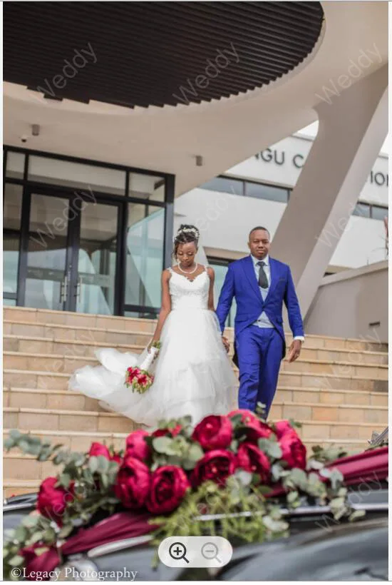 Abiti da sposa da spiaggia personalizzati con cinturino per spaghetti Sweep Train A-Line Abiti da sposa semplici per ragazze nere senza schienale in pizzo