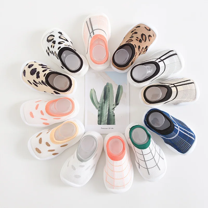 

Детский Крытый нескользящие носки детские Детские носки; Сезон весна-осень; Зимняя нескользящая обувь для детей мальчиков и девочек; Домашние тапочки; Для маленьких девочек на резиновой подошве для маленьких детей; Носки CSO217