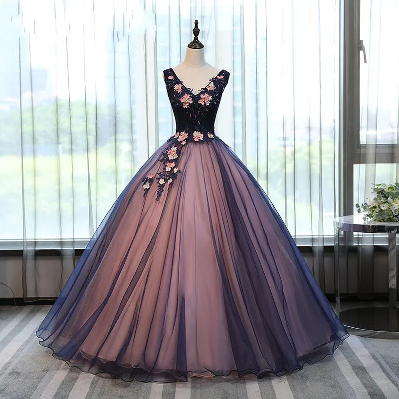 

Vintage Tulle Ball Gown Quinceanera Dresses V-Neck Charming Flowers With Pearls Vestidos De 15 Anos Princess Sweet 16 Dress