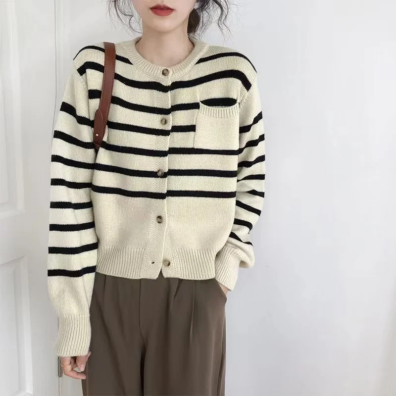 

Fashion striped cashmere cardigan sweater Spring and autumn round neck loose pocket jacket sweater