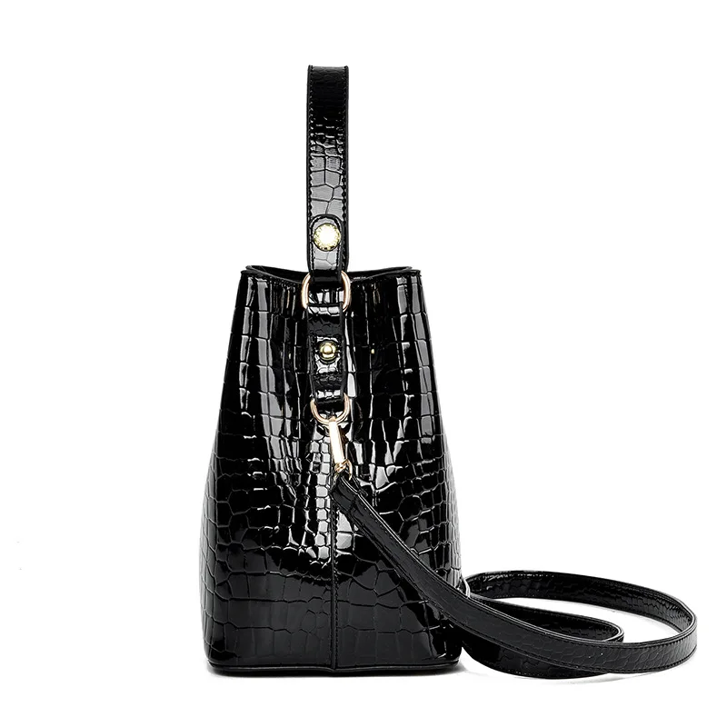 Korean woman bag 2021 new crocodile pattern PU bucket bag portable shoulder bag simple trend all-match