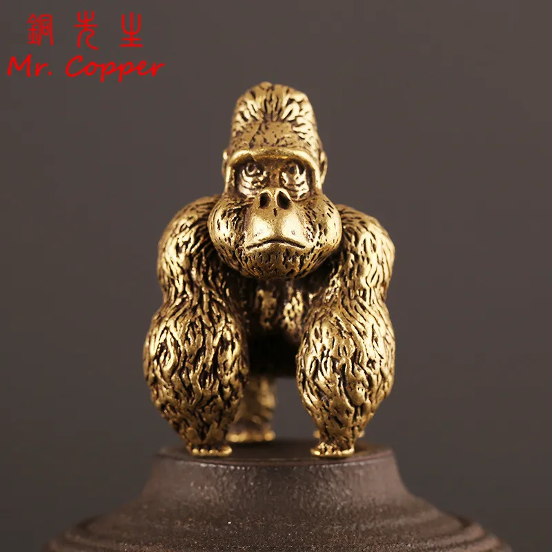 Bronze Gorilla Statue Office Room Desk Ornament Miniature Copper Monkey Figurine Key Chain Ring Pendant Home Decor Kids Gift Toy