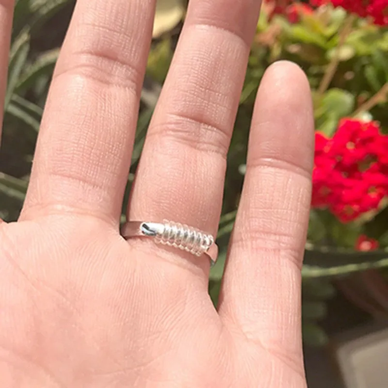 Ajusteur de taille de bague en spirale, 4 pièces, en plastique Transparent, élastique, invisible, adapté à tous les anneaux, outil de bijouterie