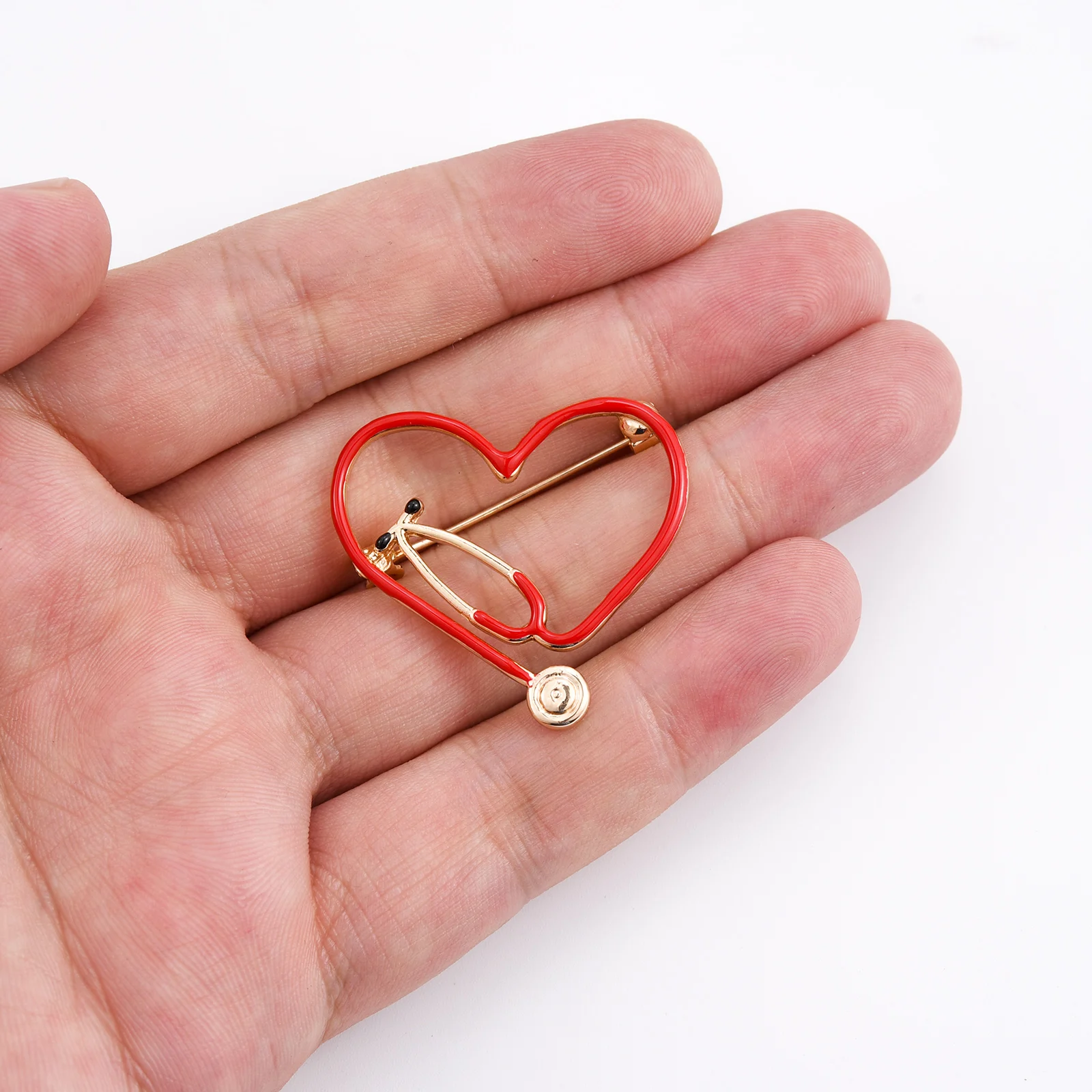 Harong Red Stethoscope Lapel Pins Brooch Doctor Medical Equipment Jewelry Heart Shaped Badge Internist Pins Student Accessories