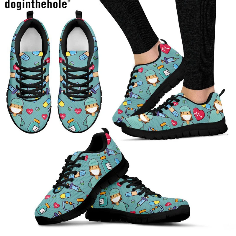 Women Sneakers Hospital Nurse Heart Print Breathable Mesh Flats Shoes for Ladies Girls Casual Student Nursing Shoes New Fashion