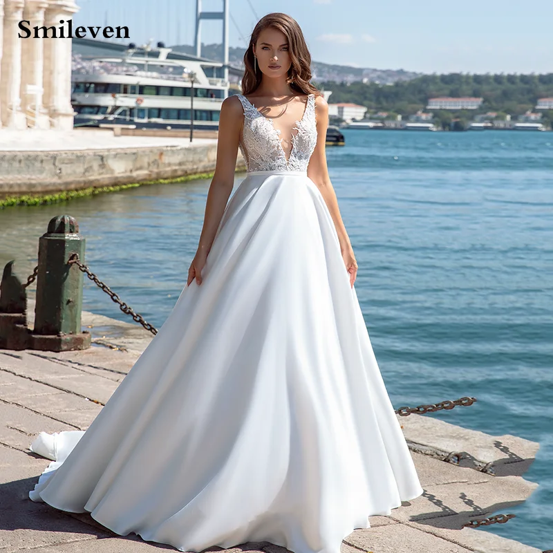 

Smileven Satin Boho Wedding Dresses A Line Lace Bride Gown Backless V Neck Wedding Gown Vestido de novia 2022