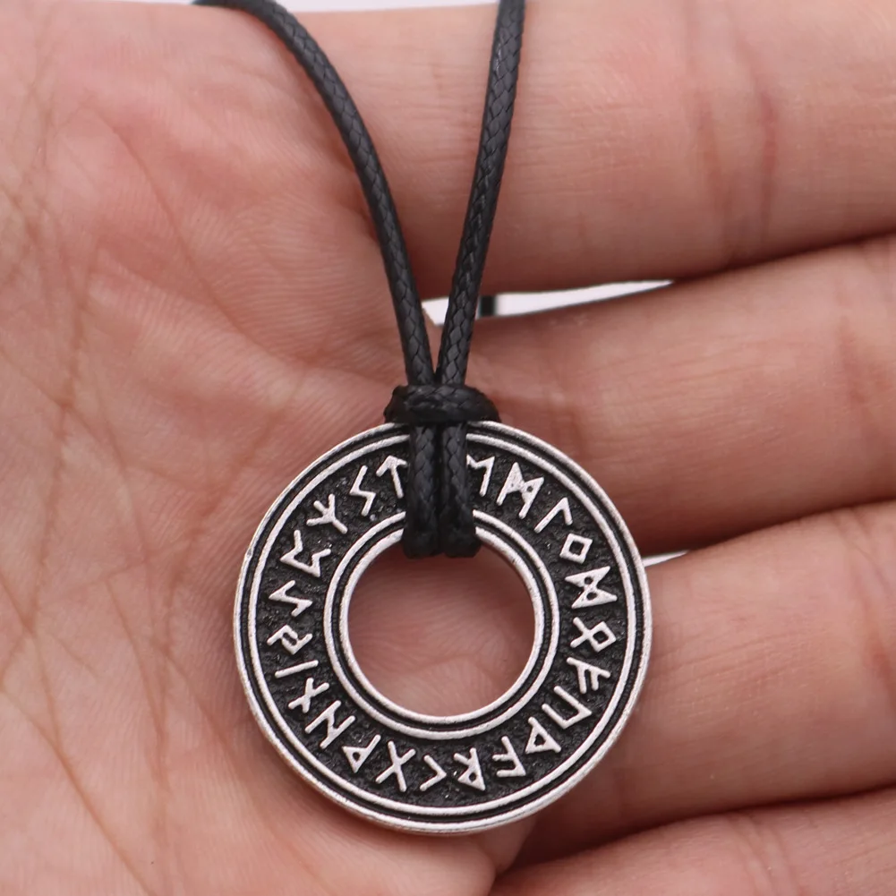 Viking Iceland Vegvisir Helmet Rune Circle Necklace Magical Barrier Men's Amulet Pendant Runa Gift Accessories