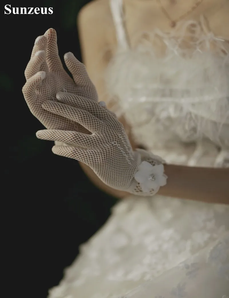 Soft Net Full Finger Wrist Length Short Bridal Gloves Flowers Wedding Gloves Ivory Evening Gloves accessoire mariage A2-03